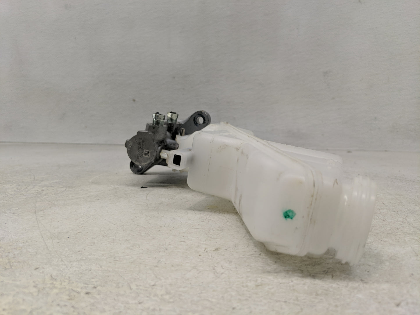 2021-2022 Nissan Rogue Brake Master Cylinder - Oemusedautoparts1.com
