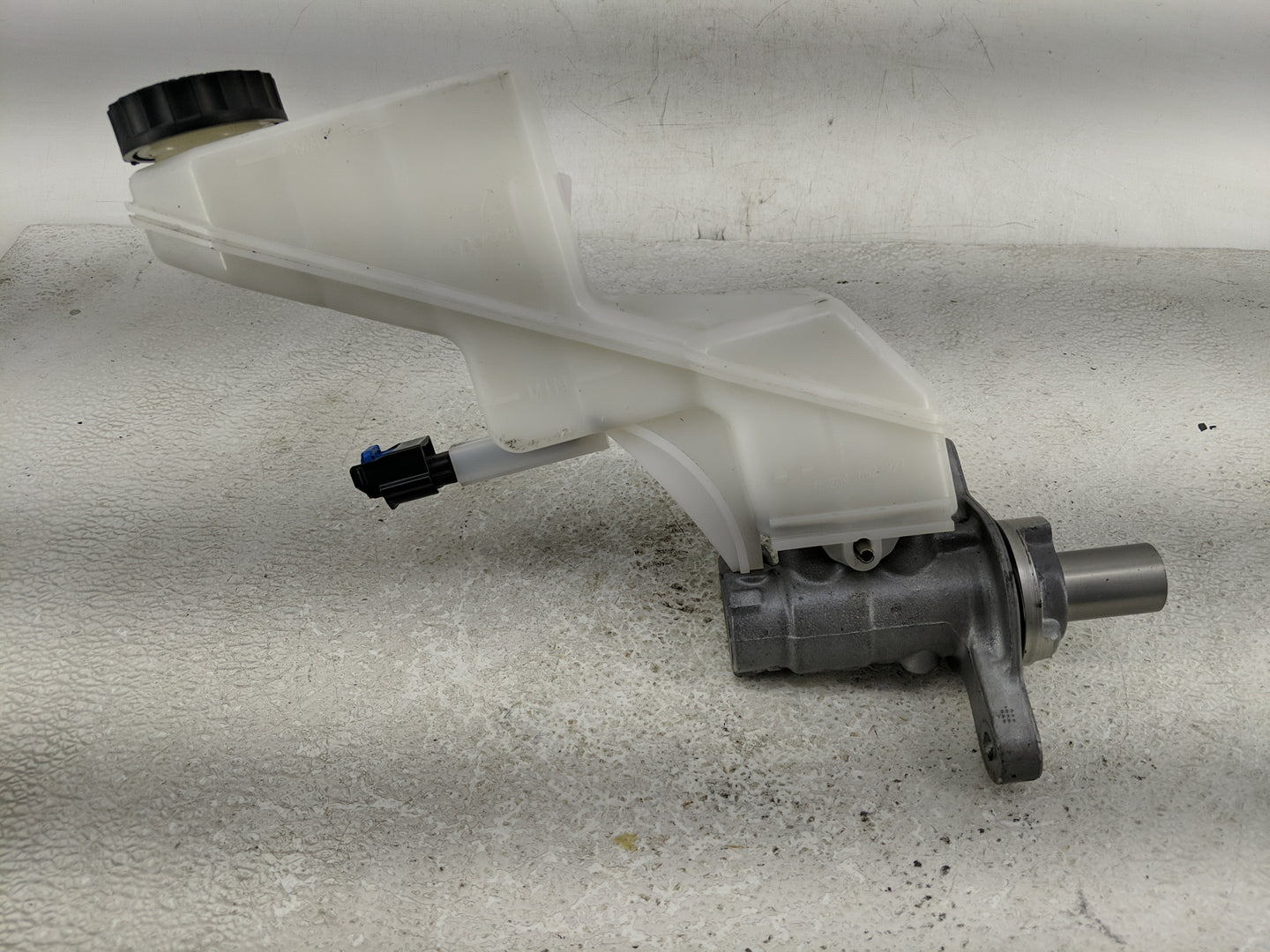 2021-2022 Nissan Rogue Brake Master Cylinder - Oemusedautoparts1.com