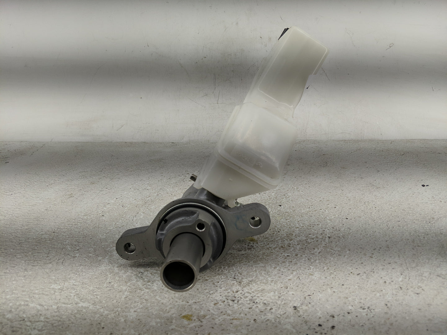 2021-2022 Nissan Rogue Brake Master Cylinder - Oemusedautoparts1.com