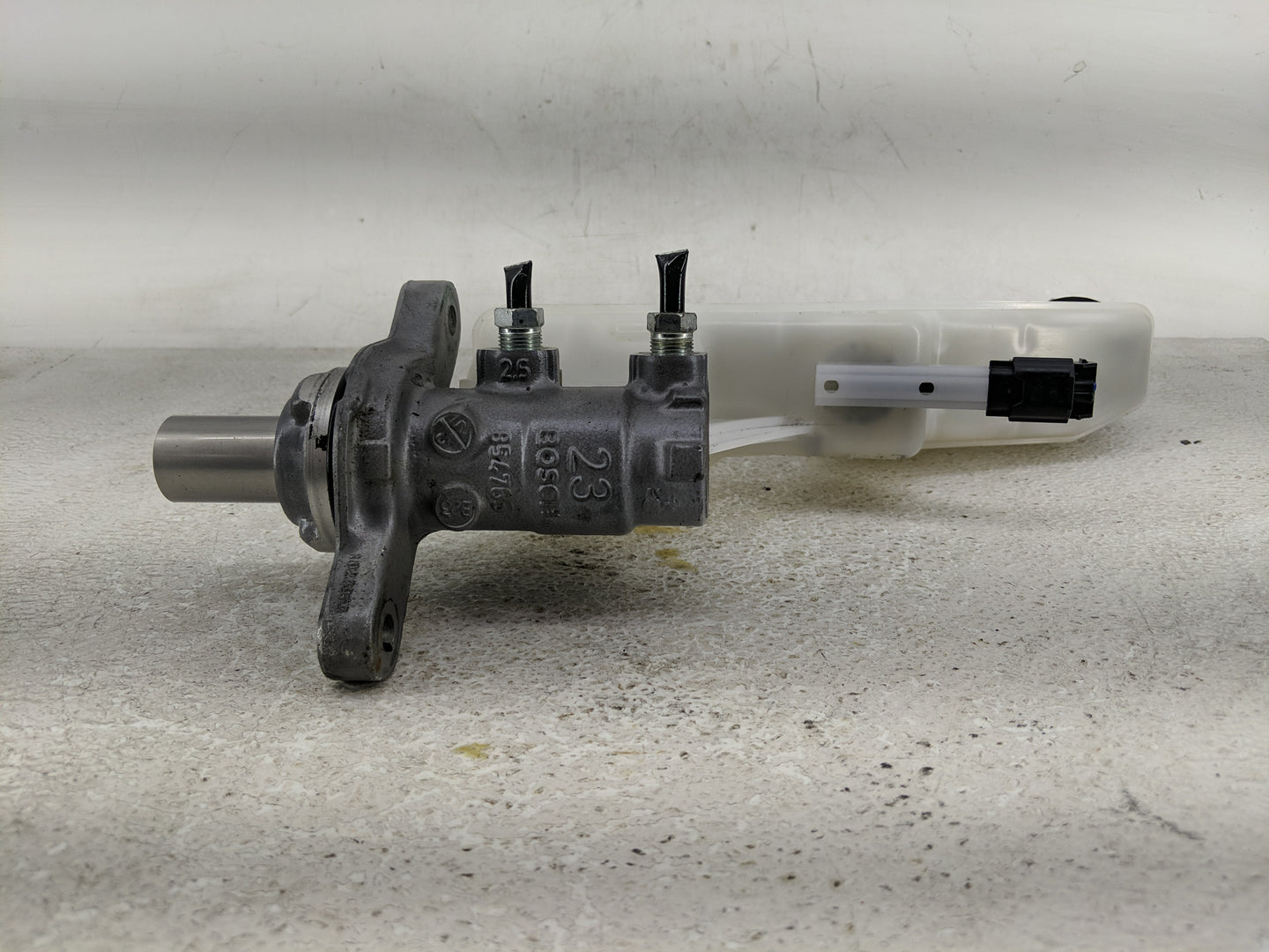 2021-2022 Nissan Rogue Brake Master Cylinder - Oemusedautoparts1.com