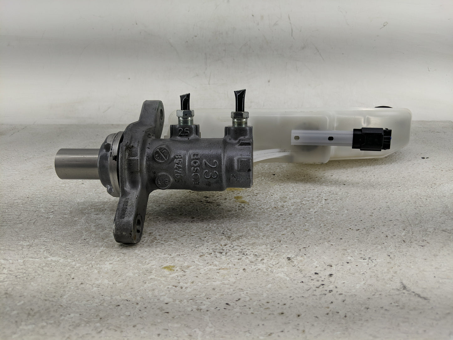 2021-2022 Nissan Rogue Brake Master Cylinder - Oemusedautoparts1.com