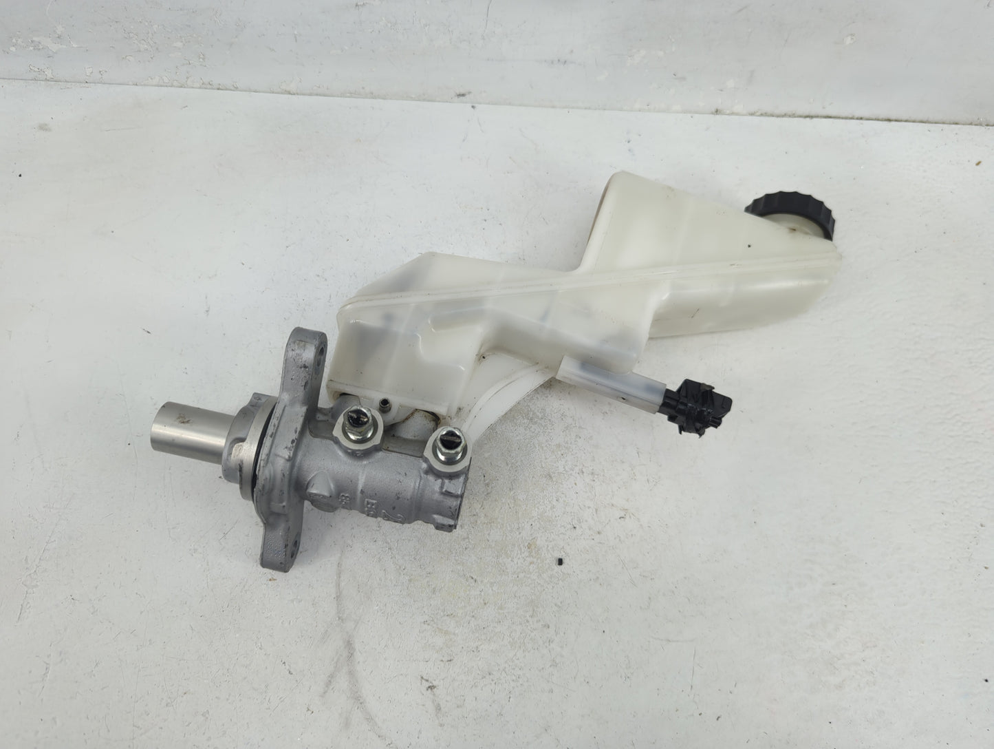 2021-2022 Nissan Rogue Brake Master Cylinder - Oemusedautoparts1.com