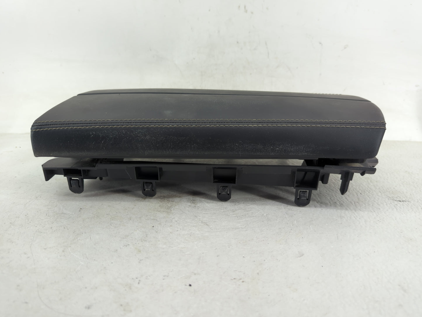 2023 Nissan Rogue Center Console Armrest Cover Lid P/N:969206RB3A Fits OEM Used Auto Parts - Oemusedautoparts1.com