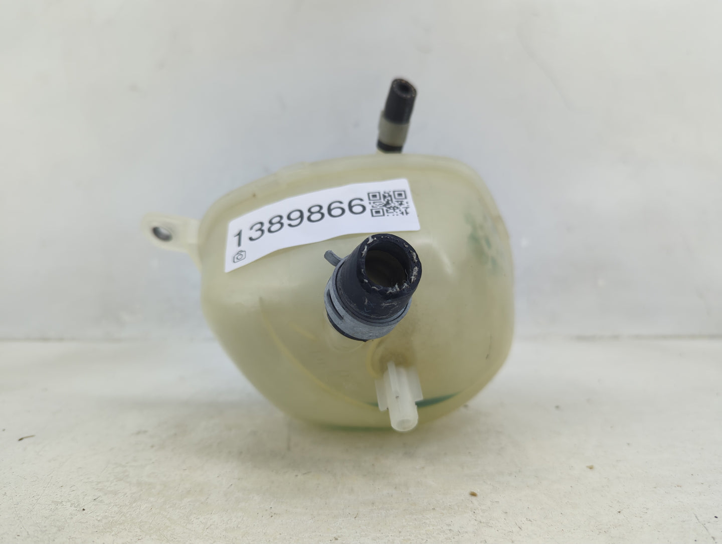 2021-2022 Nissan Rogue Radiator Coolant Overflow Expansion Tank Bottle 1389866 - Oemusedautoparts1.com