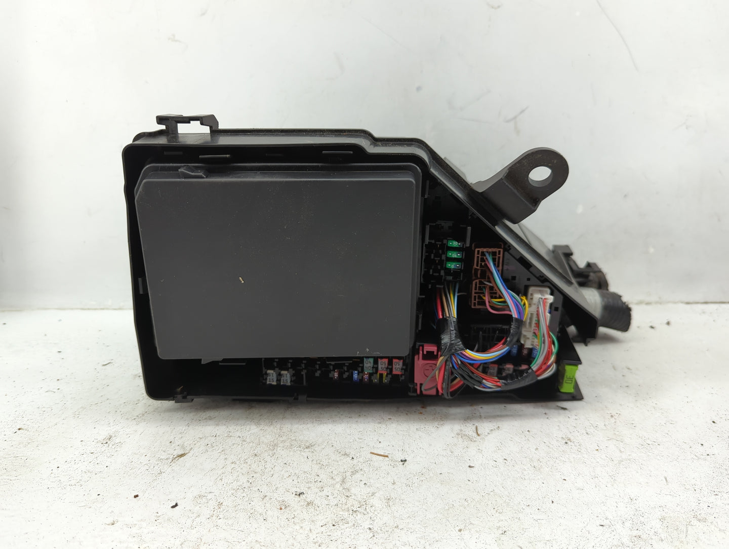 2021-2022 Nissan Rogue Fusebox Fuse Box Panel Relay Module Fits Fits 2021 2022 OEM Used Auto Parts - Oemusedautoparts1.com