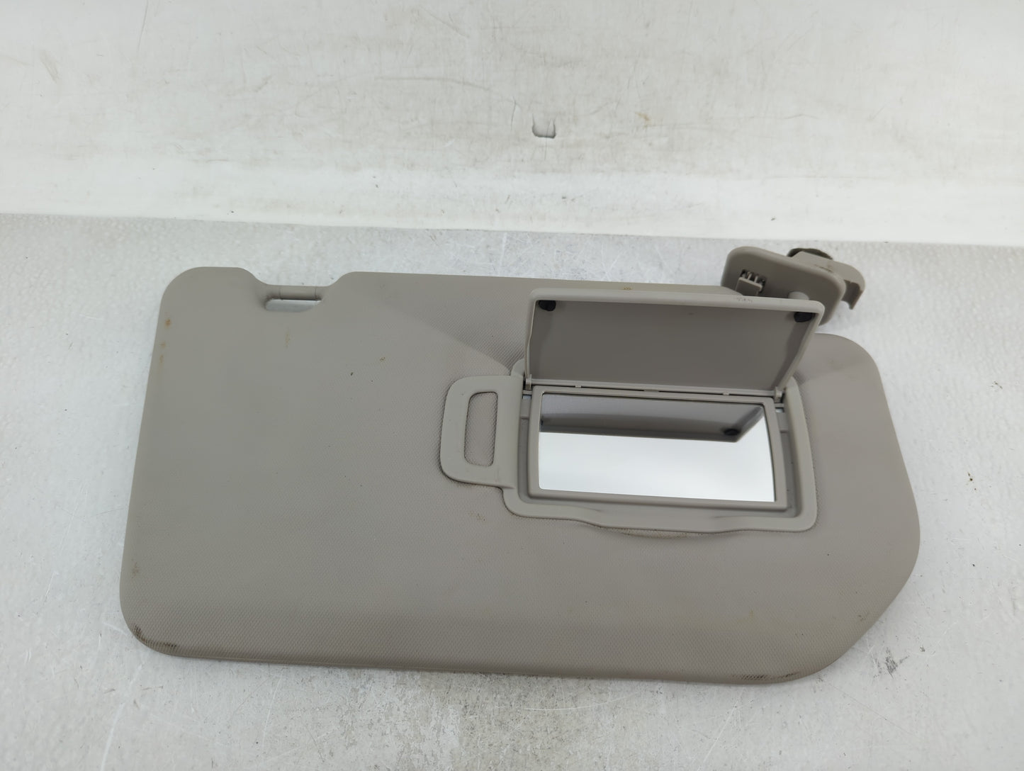 2021-2022 Nissan Rogue Sun Visor Shade Replacement Passenger Right Mirror Fits Fits 2021 2022 OEM Used Auto Parts - Oemuseda