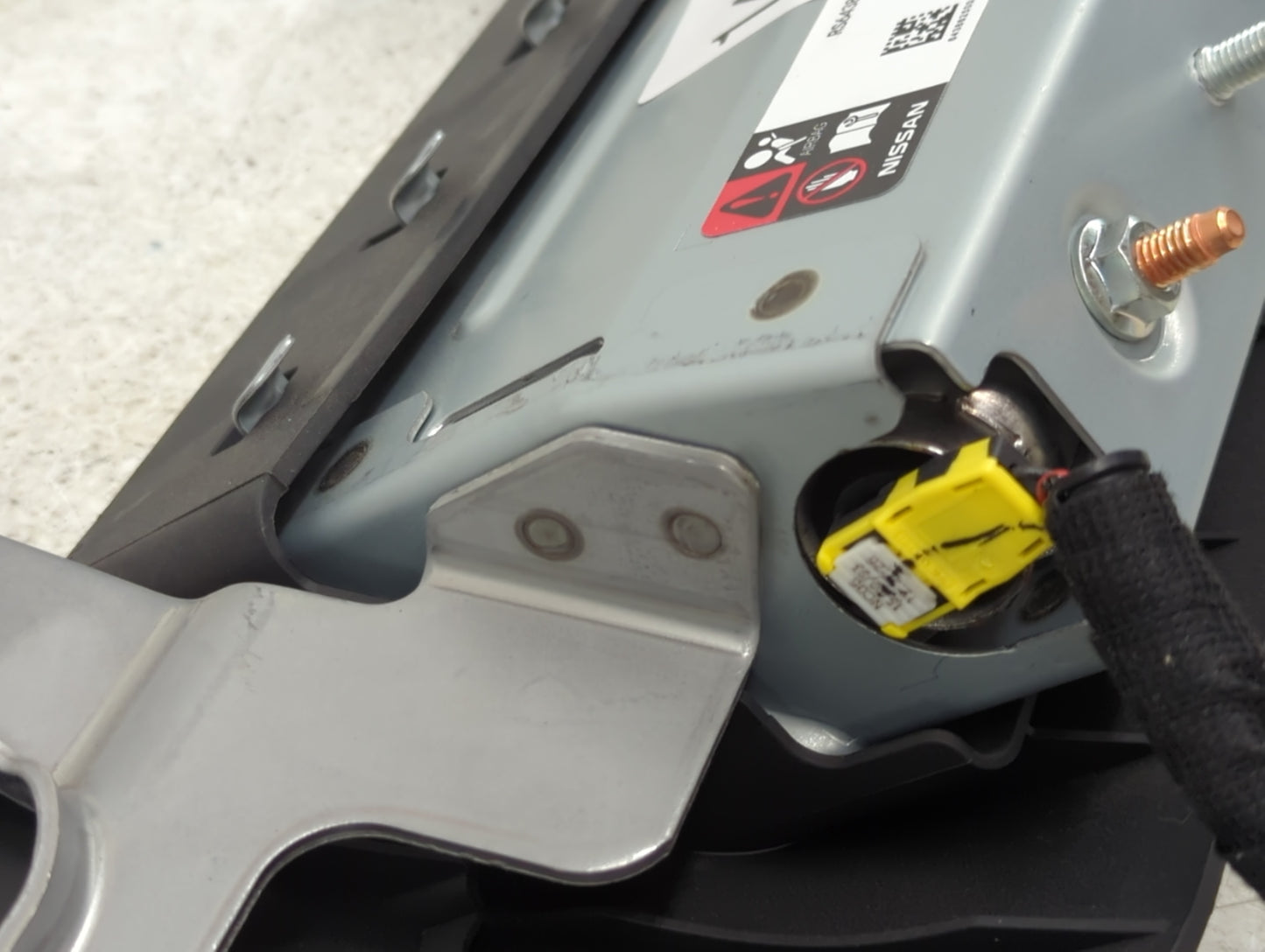 2023 Nissan Rogue Air Bag Passenger Right Knee OEM P/N:643862500 Fits OEM Used Auto Parts - Oemusedautoparts1.com