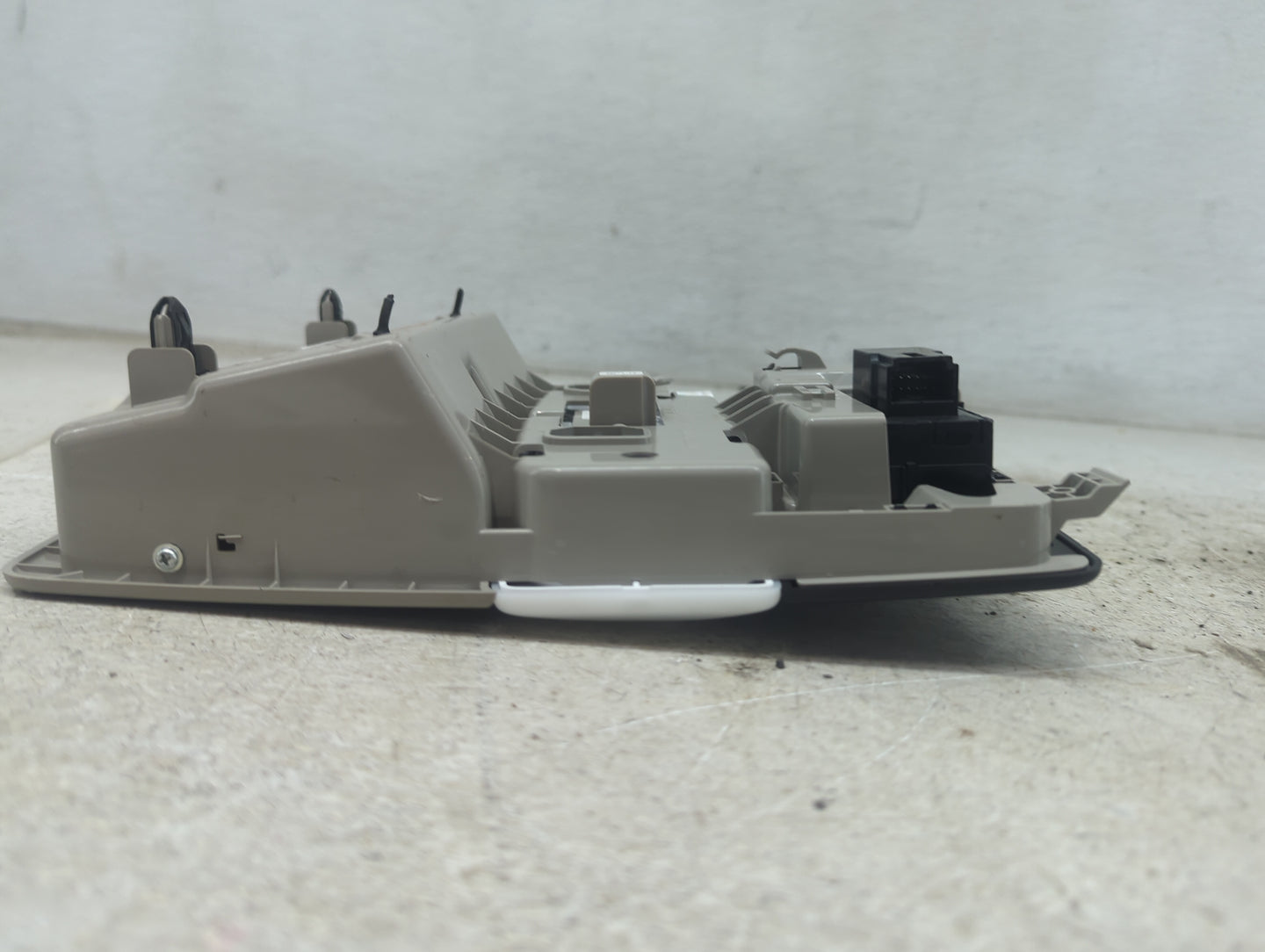 2021-2022 Nissan Rogue Overhead Roof Console Tan - Oemusedautoparts1.com