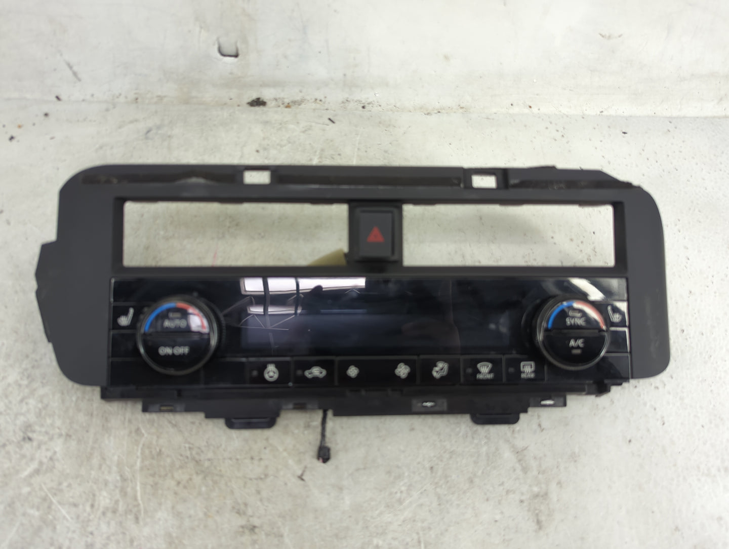 2021-2022 Nissan Rogue Climate Control Module Temperature AC/Heater Replacement P/N:275006RL3B 275006RL3B--J Fits Fits 2021 