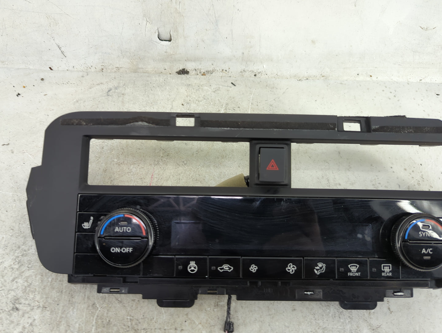 2021-2022 Nissan Rogue Climate Control Module Temperature AC/Heater Replacement P/N:275006RL3B 275006RL3B--J Fits Fits 2021 