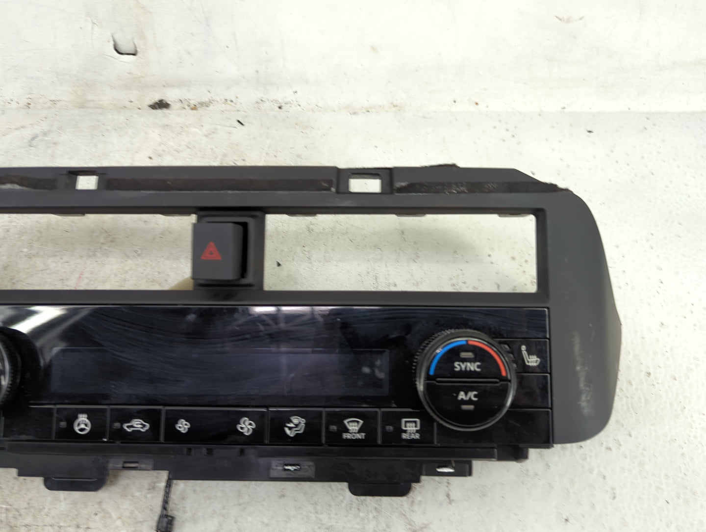 2021-2022 Nissan Rogue Climate Control Module Temperature AC/Heater Replacement P/N:275006RL3B 275006RL3B--J Fits Fits 2021 