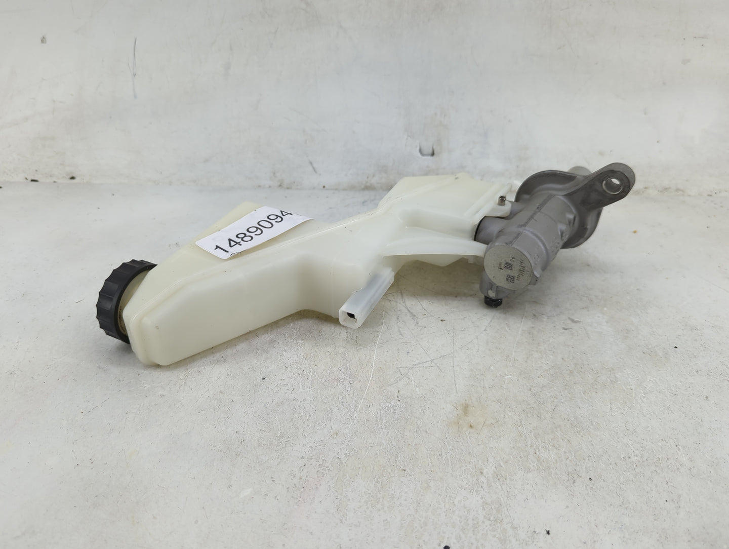 2023 Nissan Rogue Brake Master Cylinder - Oemusedautoparts1.com