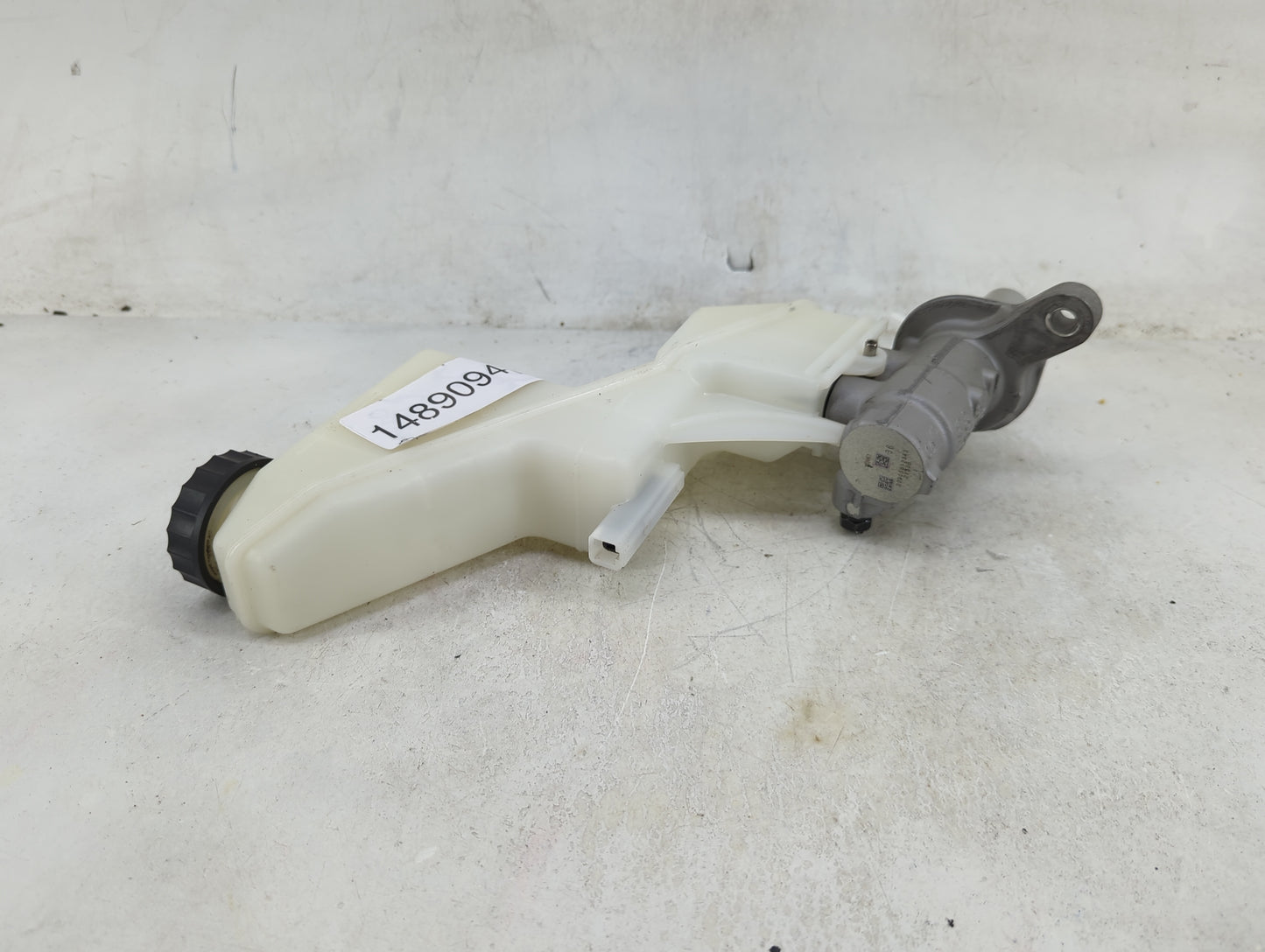2023 Nissan Rogue Brake Master Cylinder - Oemusedautoparts1.com