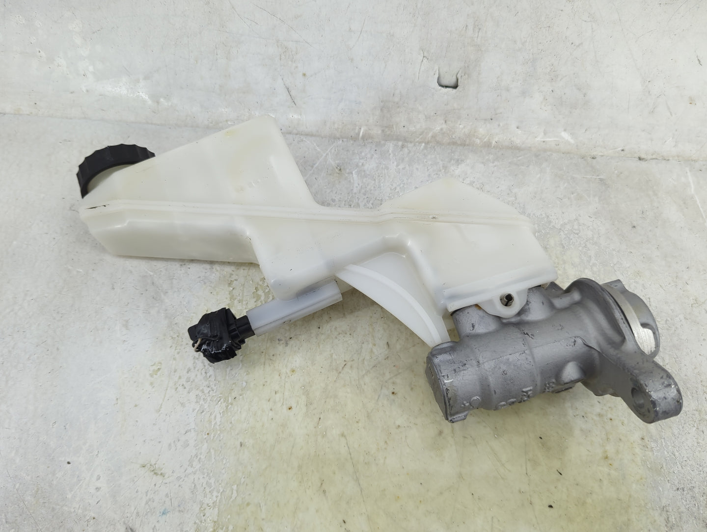2021-2022 Nissan Rogue Brake Master Cylinder 1490650 - Oemusedautoparts1.com