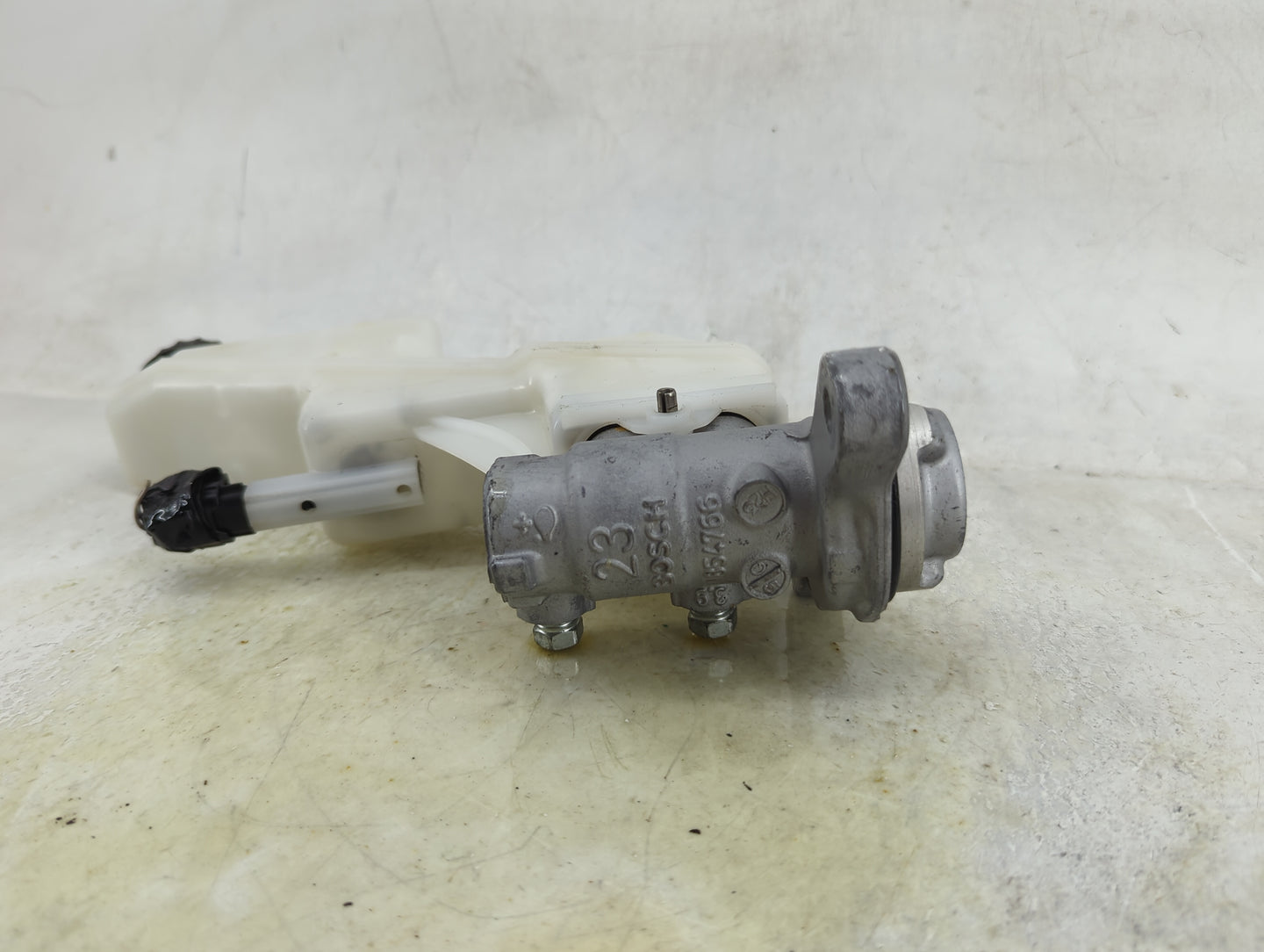 2021-2022 Nissan Rogue Brake Master Cylinder 1490650 - Oemusedautoparts1.com