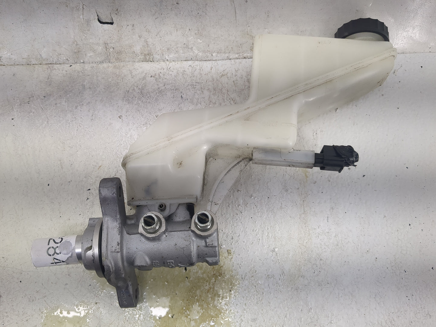 2021-2022 Nissan Rogue Brake Master Cylinder 1497284 - Oemusedautoparts1.com