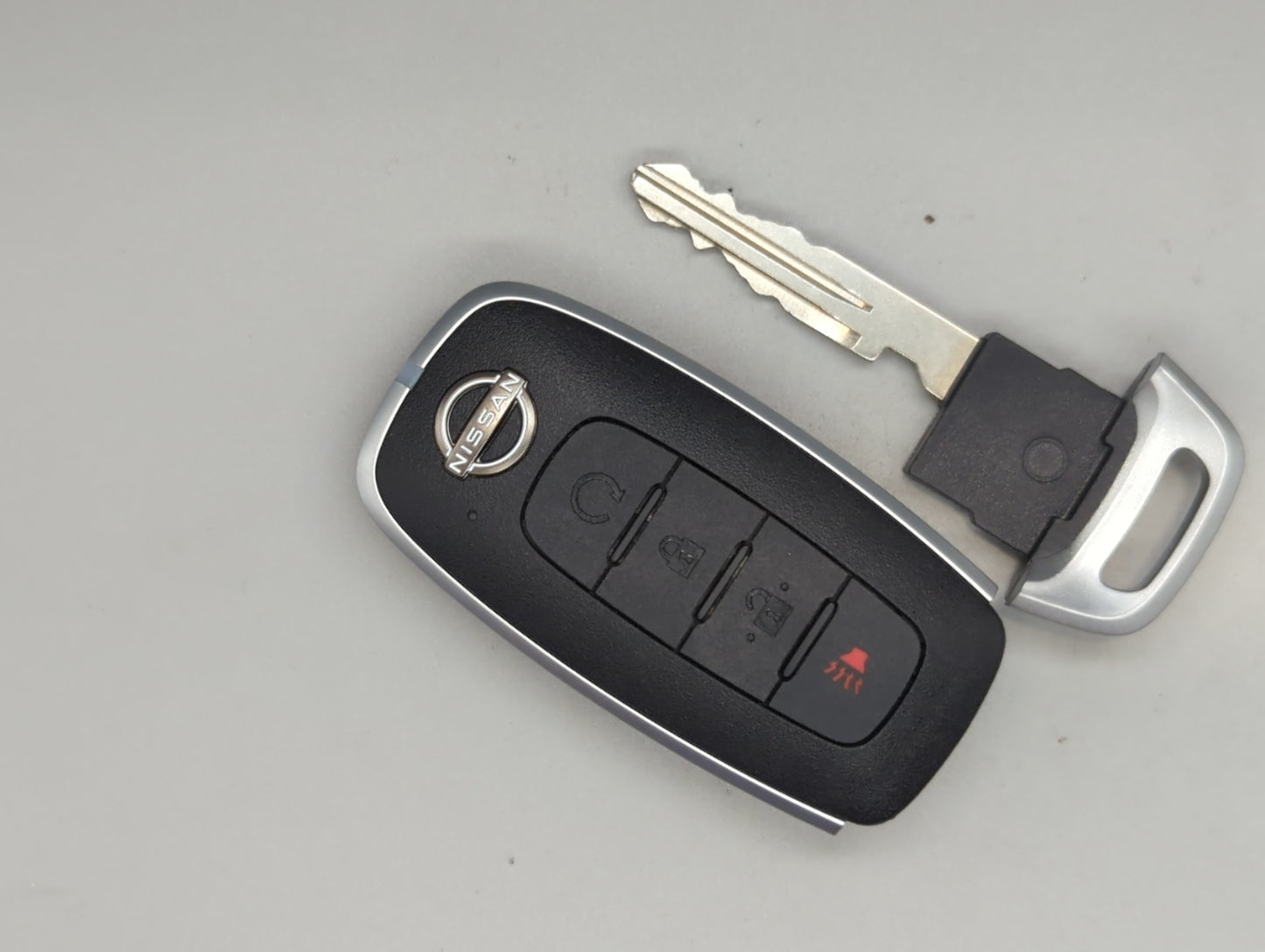 Nissan Rogue Keyless Entry Remote Fob KR5TXPZ3 S180144120 4 buttons - Oemusedautoparts1.com