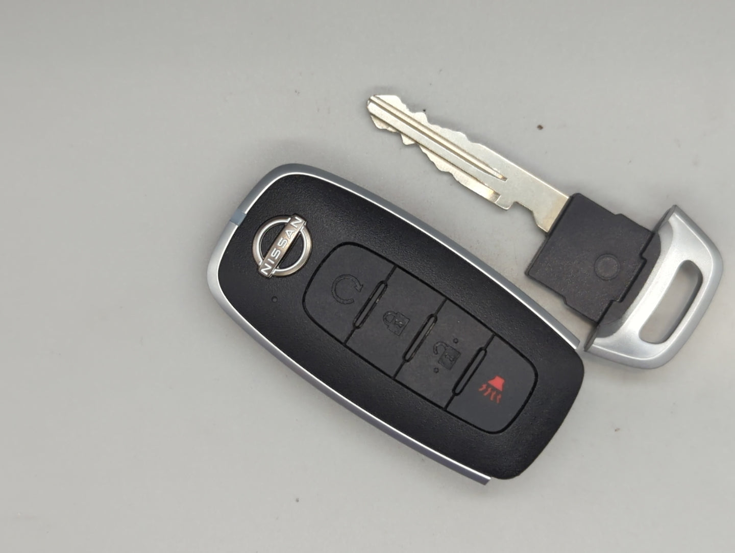 Nissan Rogue Keyless Entry Remote Fob KR5TXPZ3 S180144120 4 buttons - Oemusedautoparts1.com