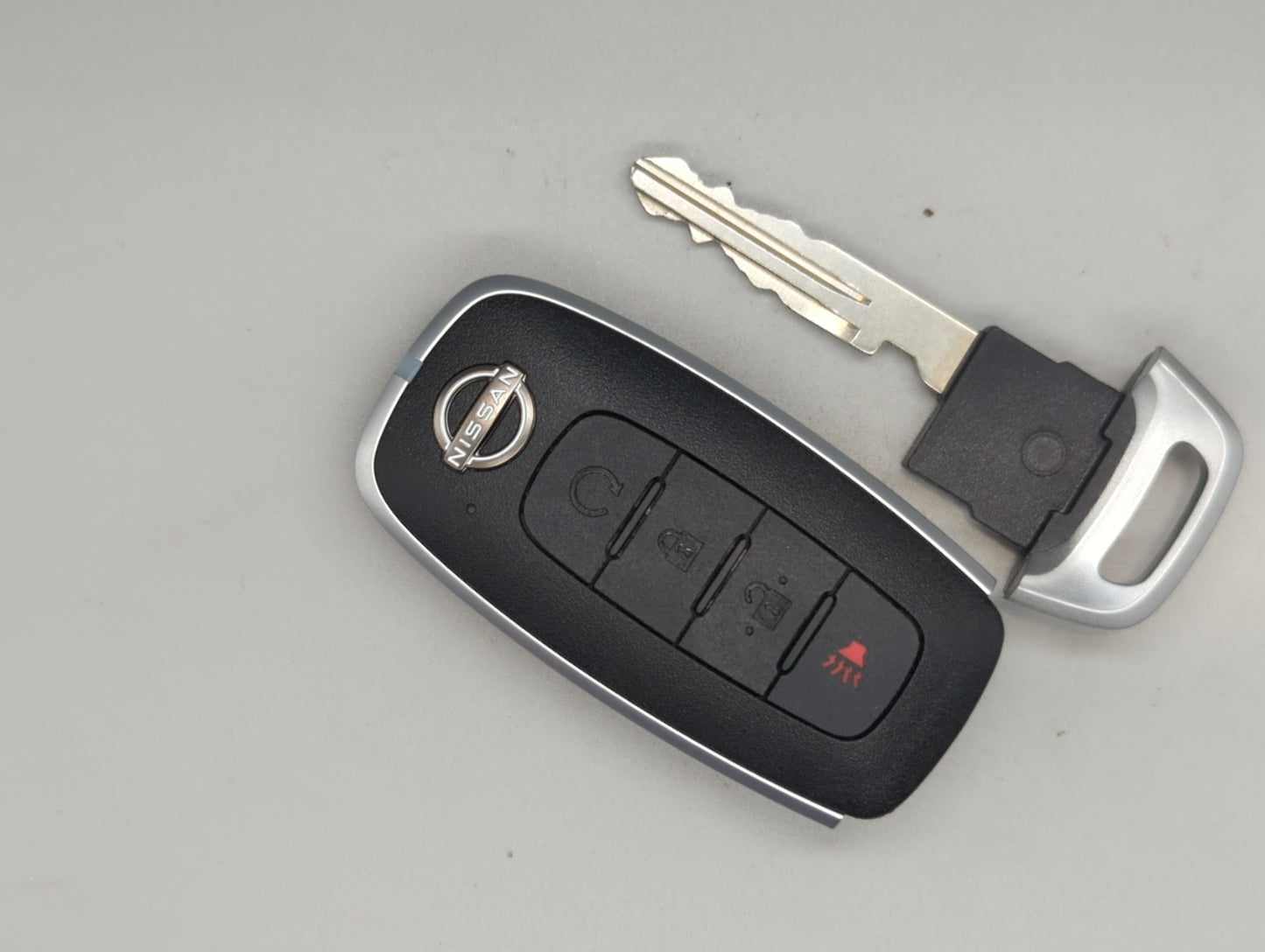 Nissan Rogue Keyless Entry Remote Fob KR5TXPZ3 S180144120 4 buttons - Oemusedautoparts1.com