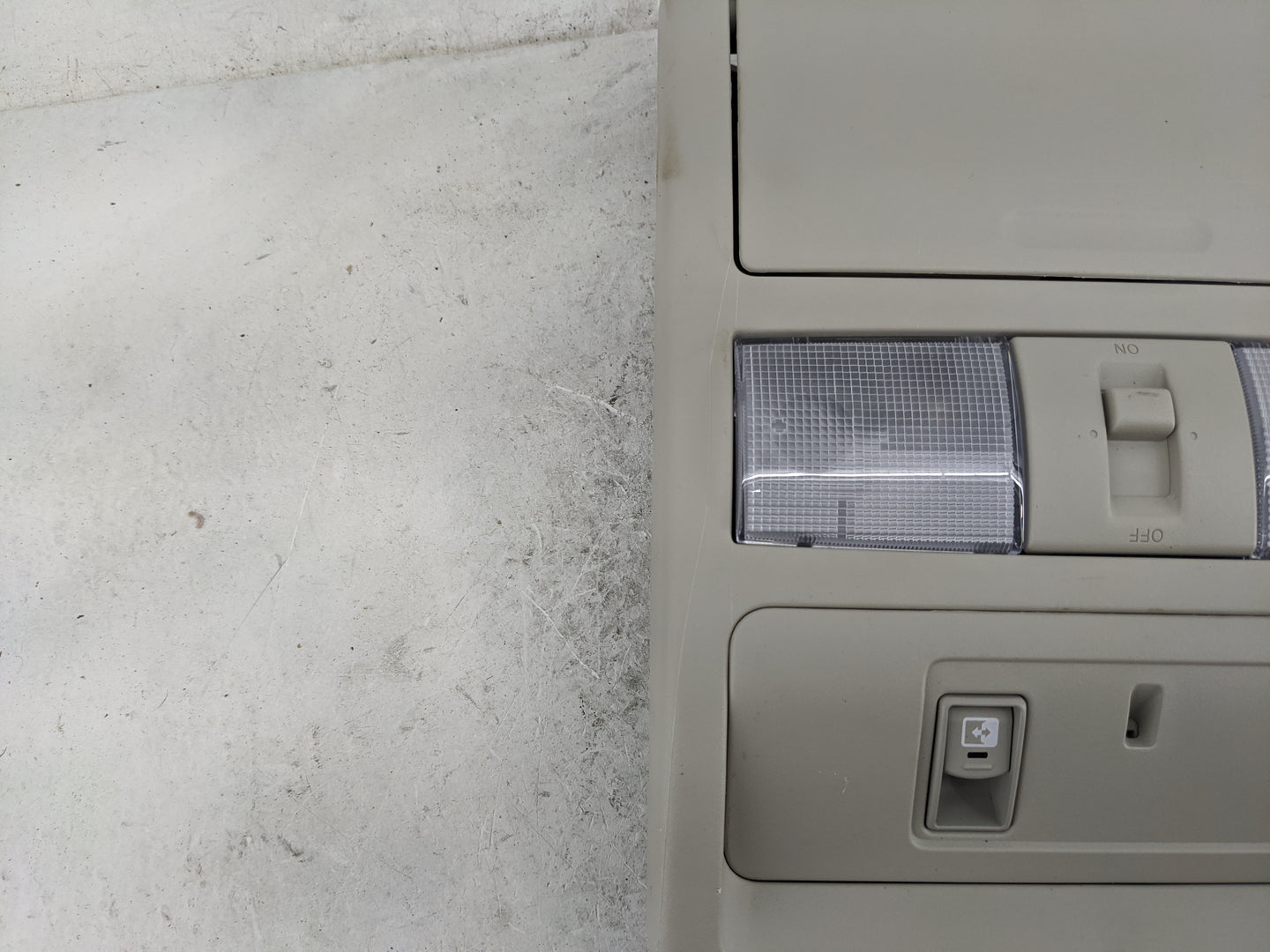 2023 Nissan Titan Xd Overhead Roof Console Tan - Oemusedautoparts1.com