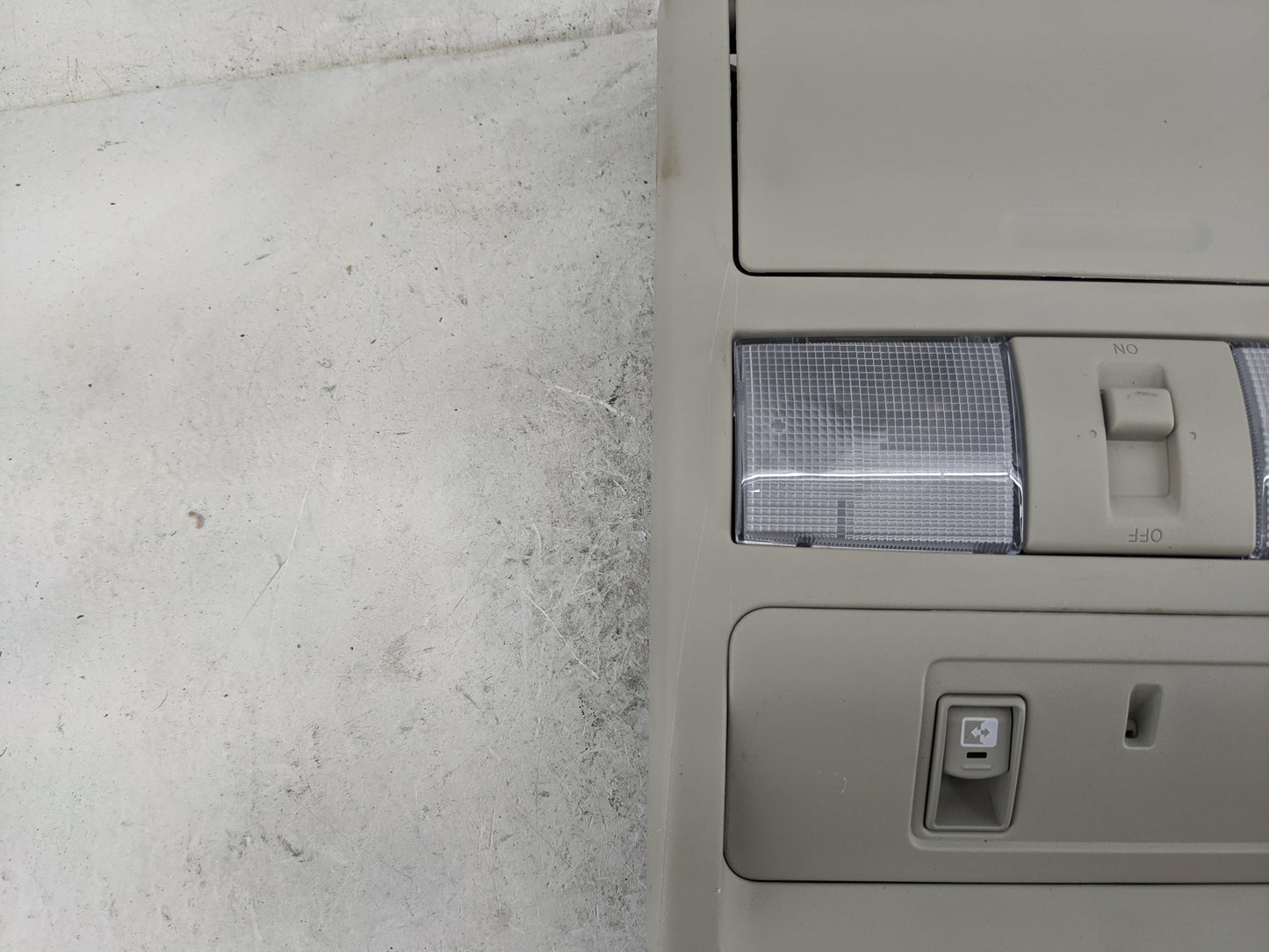2023 Nissan Titan Xd Overhead Roof Console Tan - Oemusedautoparts1.com