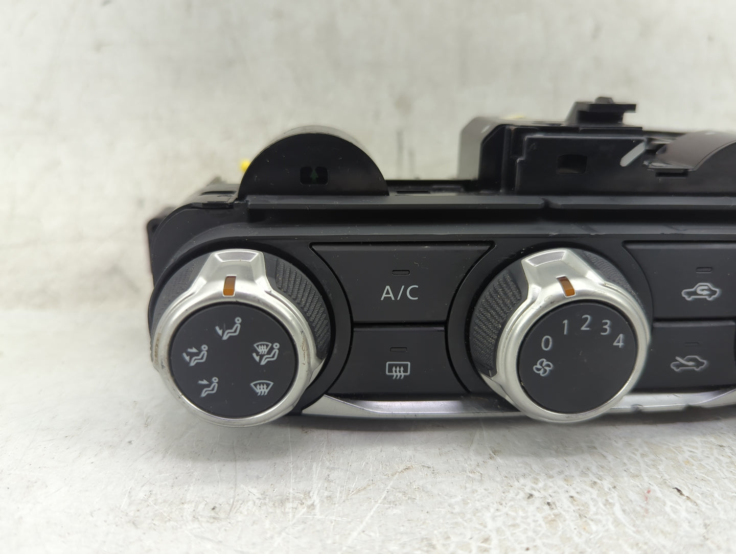 2023 Nissan Versa Climate Control Module Temperature AC/Heater Replacement P/N:T669216 A Fits OEM Used Auto Parts - Oemuseda