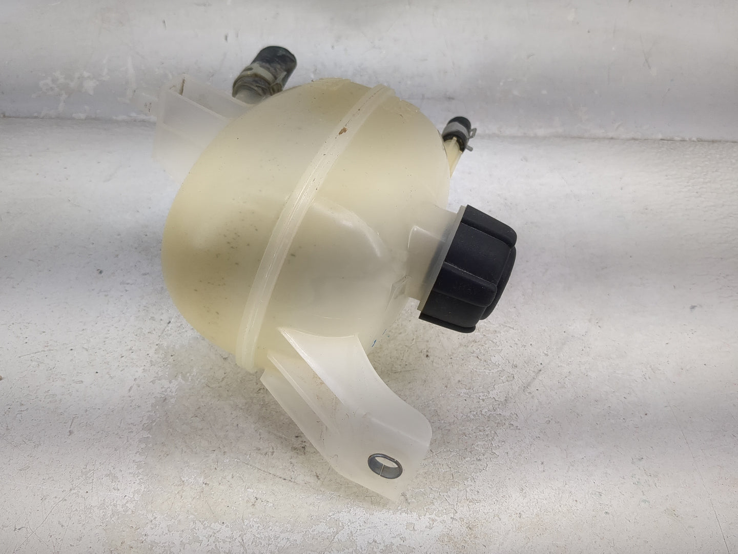 2020-2022 Nissan Versa Windshield Washer Fluid Reservoir Bottle Oem 1477180 - Oemusedautoparts1.com