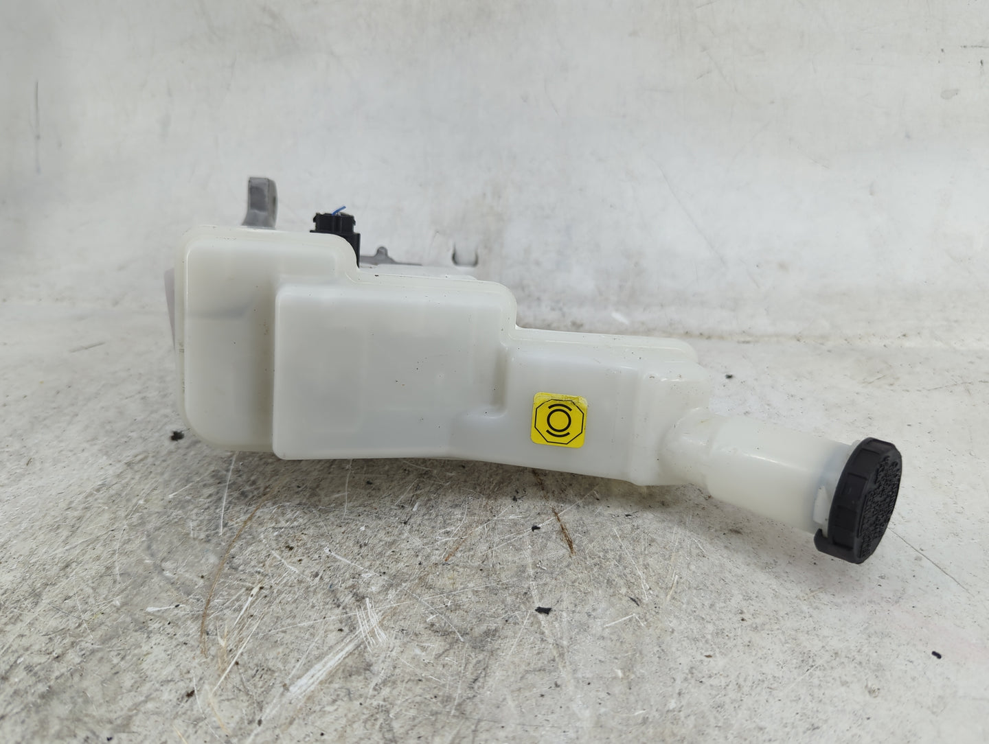 2020-2022 Nissan Versa Brake Master Cylinder 1490869 - Oemusedautoparts1.com