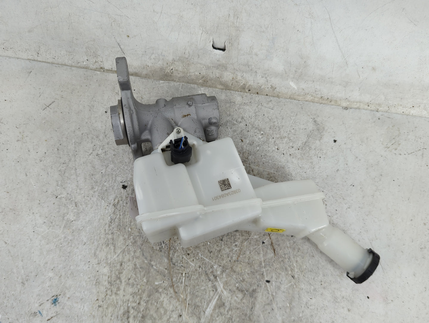 2020-2022 Nissan Versa Brake Master Cylinder 1490869 - Oemusedautoparts1.com