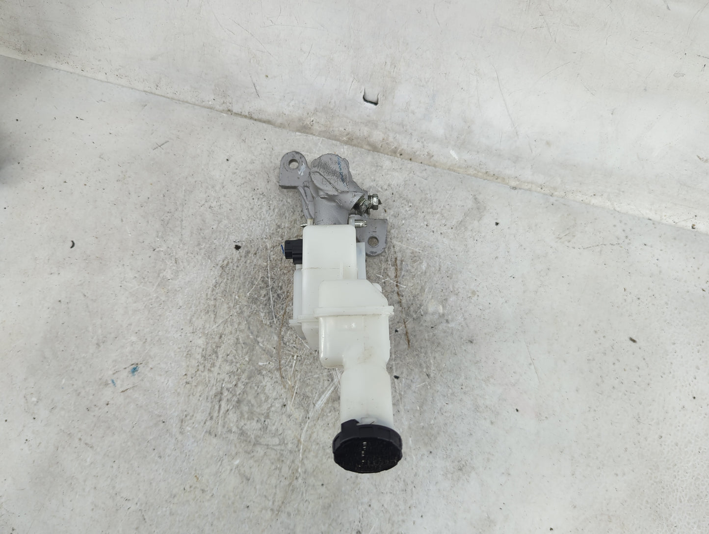 2020-2022 Nissan Versa Brake Master Cylinder 1490869 - Oemusedautoparts1.com