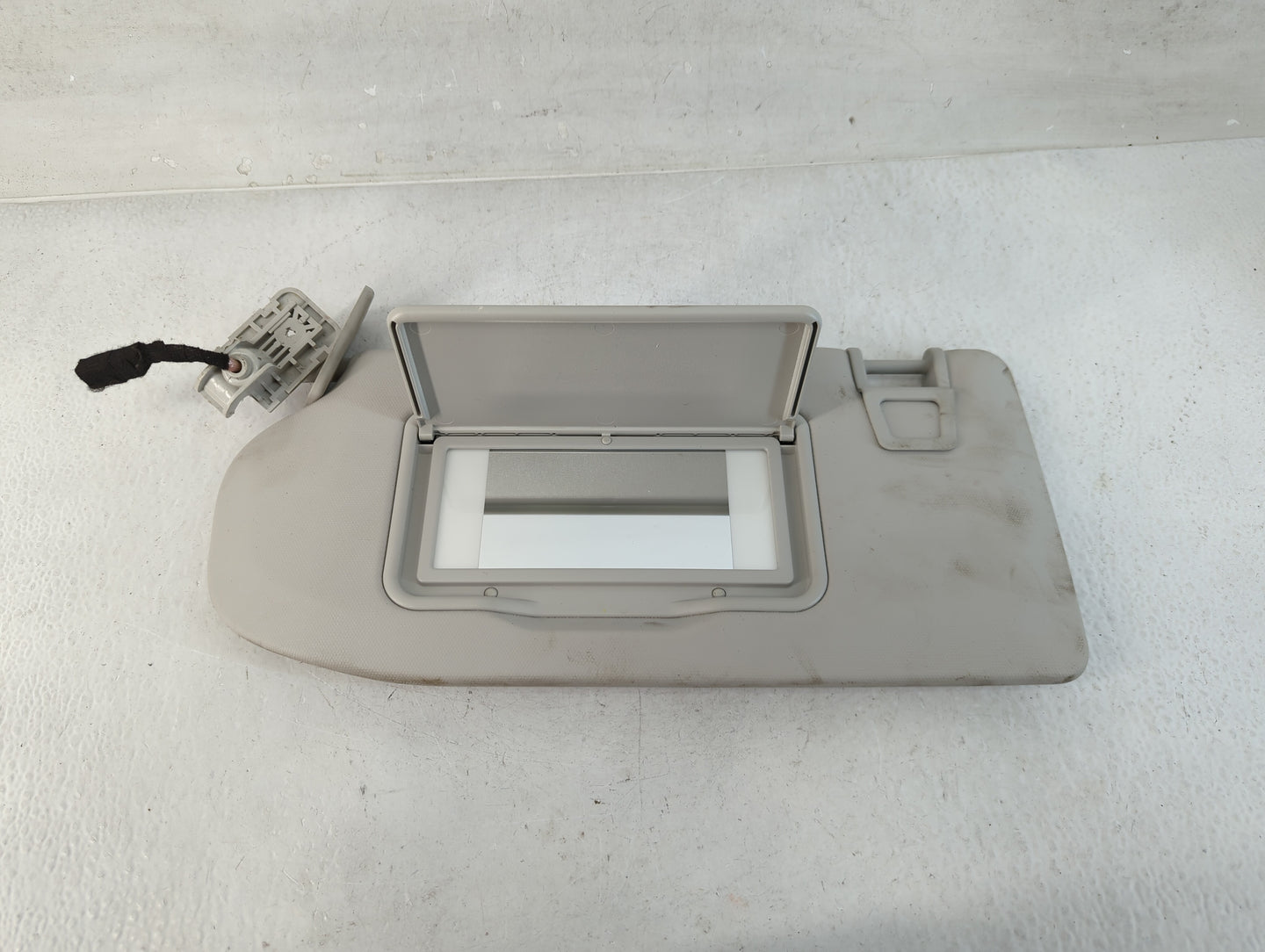 2023 Porsche Macan Sun Visor Shade Replacement Driver Left Mirror Fits OEM Used Auto Parts - Oemusedautoparts1.com
