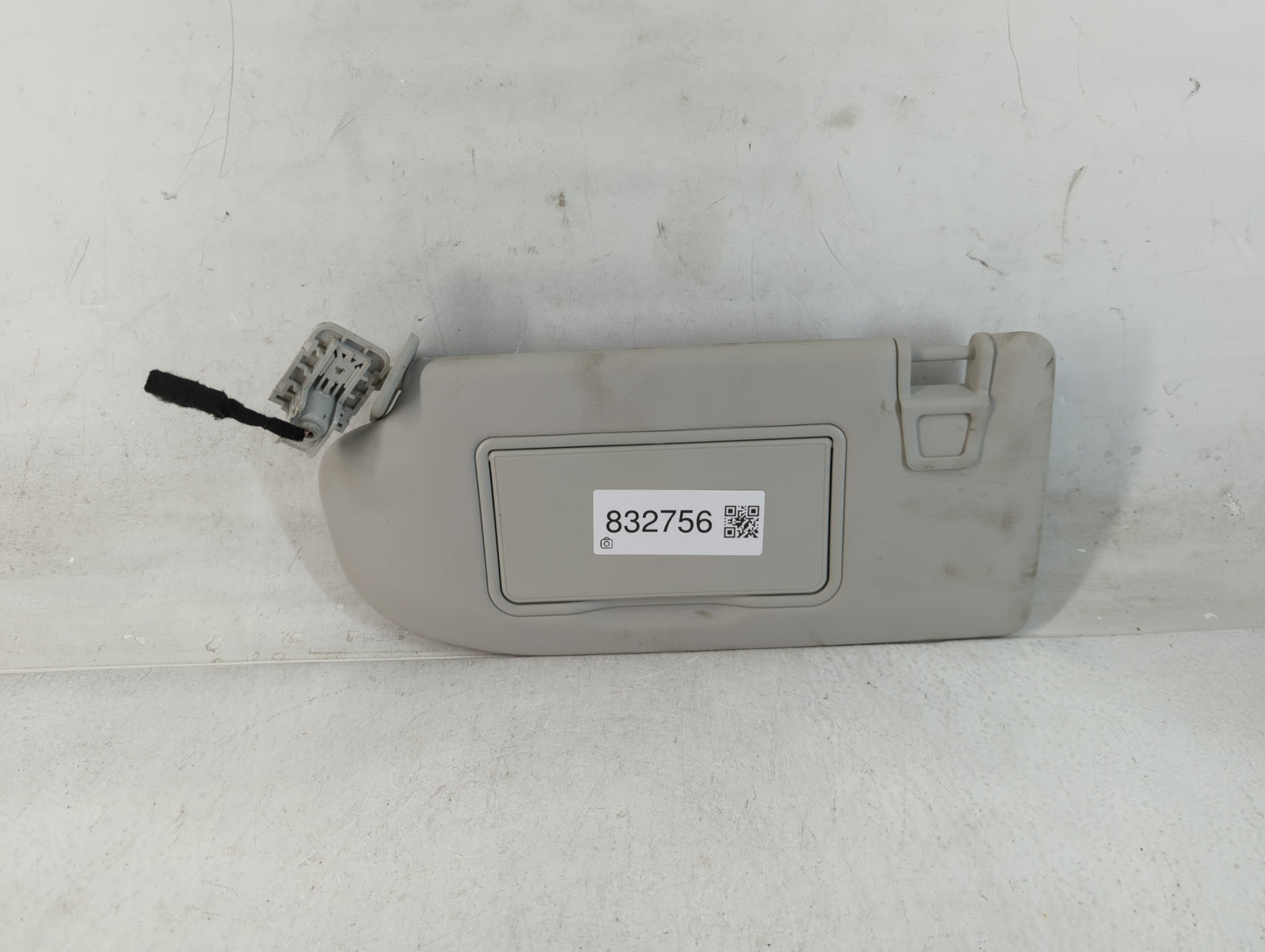 2023 Porsche Macan Sun Visor Shade Replacement Driver Left Mirror Fits OEM Used Auto Parts - Oemusedautoparts1.com