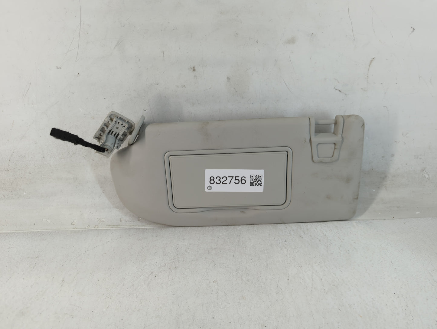 2023 Porsche Macan Sun Visor Shade Replacement Driver Left Mirror Fits OEM Used Auto Parts - Oemusedautoparts1.com