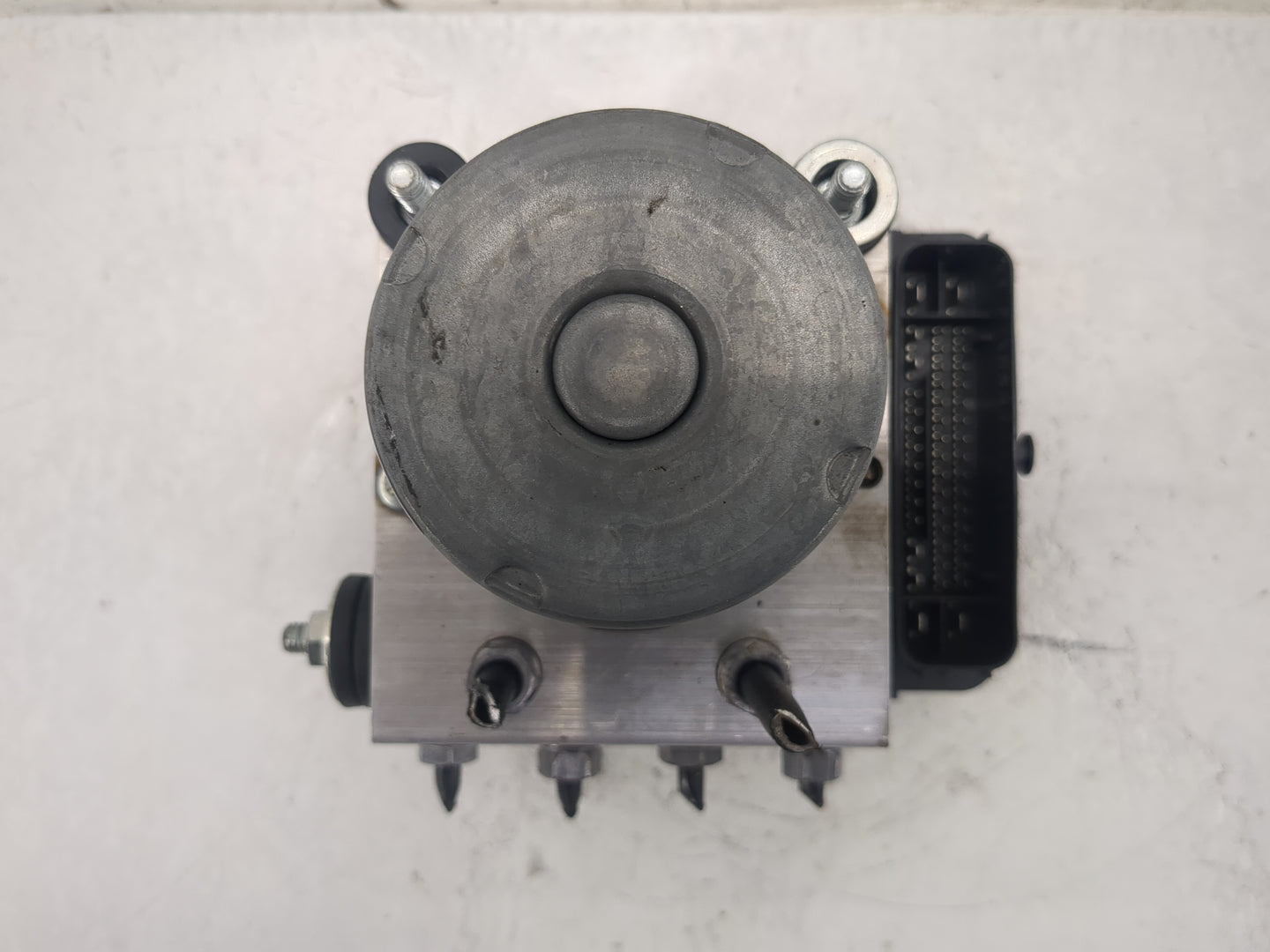 2023 Ram Promaster 1500 ABS Pump Control Module Replacement P/N:P68571269AB Fits OEM Used Auto Parts - Oemusedautoparts1.com