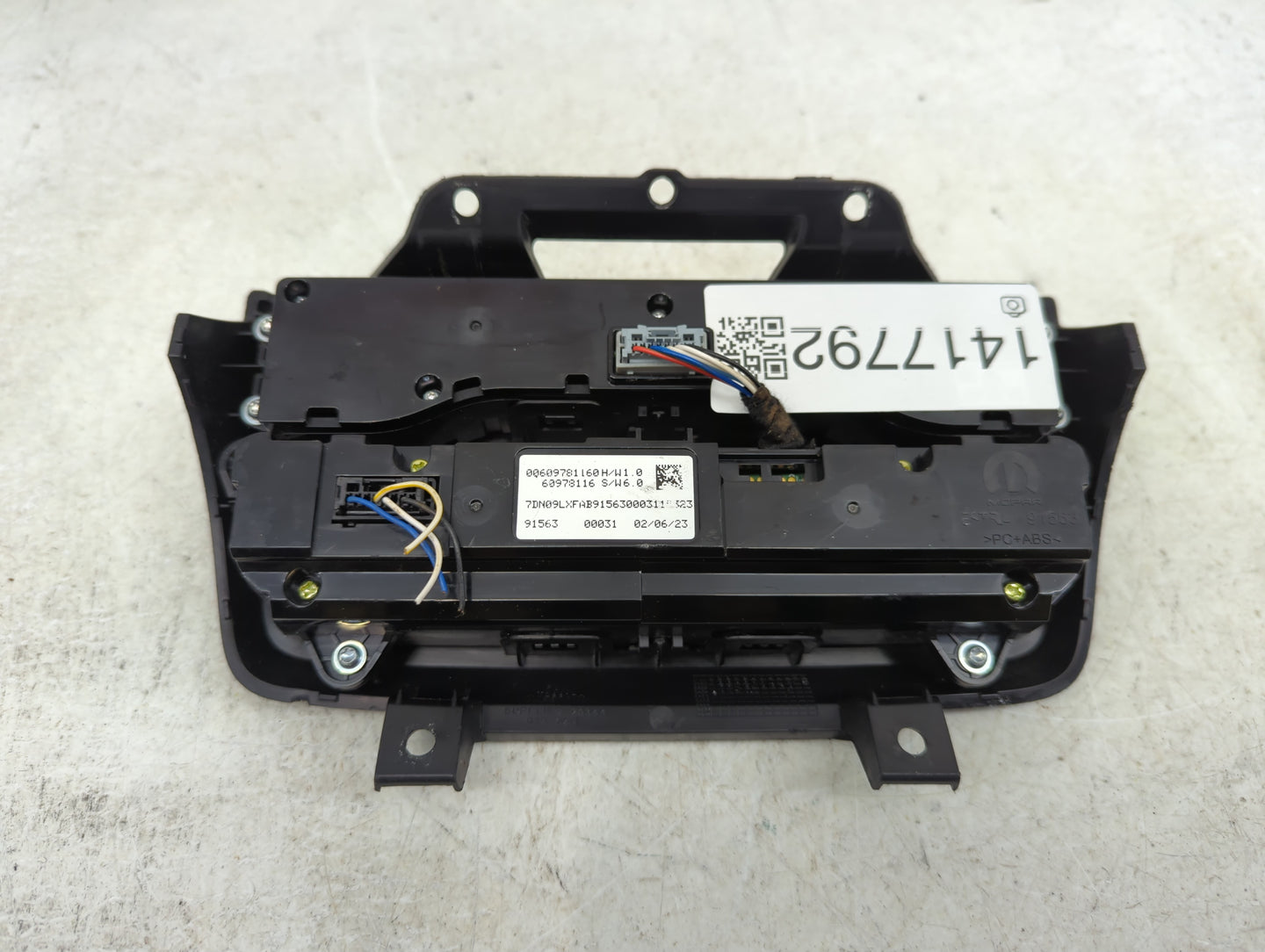 2022 Ram Promaster 2500 Climate Control Module Temperature AC/Heater Replacement P/N:60978116 Fits OEM Used Auto Parts - Oem
