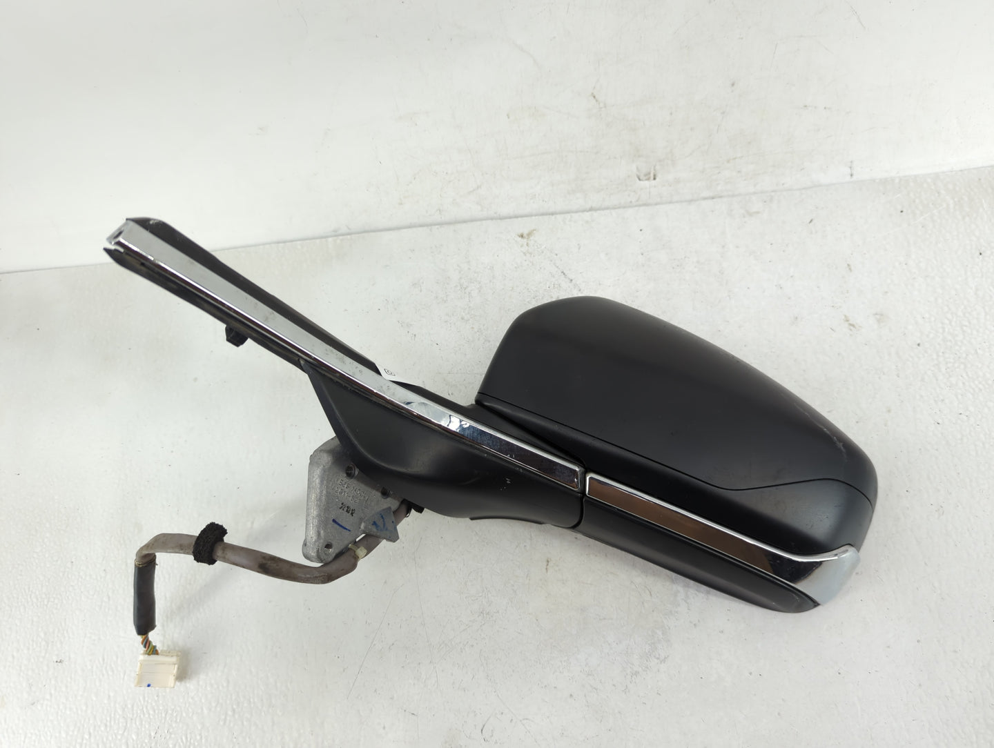 2020-2022 Subaru Legacy Driver Side View Mirror - Left Door Mirror OEM Used - Oemusedautoparts1.com