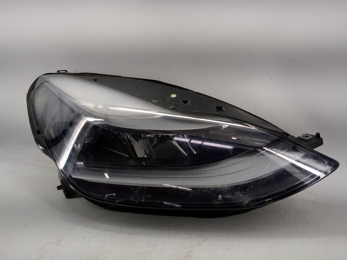 2023 Tesla Model 3 Passenger Right Oem Head Light Headlight Lamp - Oemusedautoparts1.com