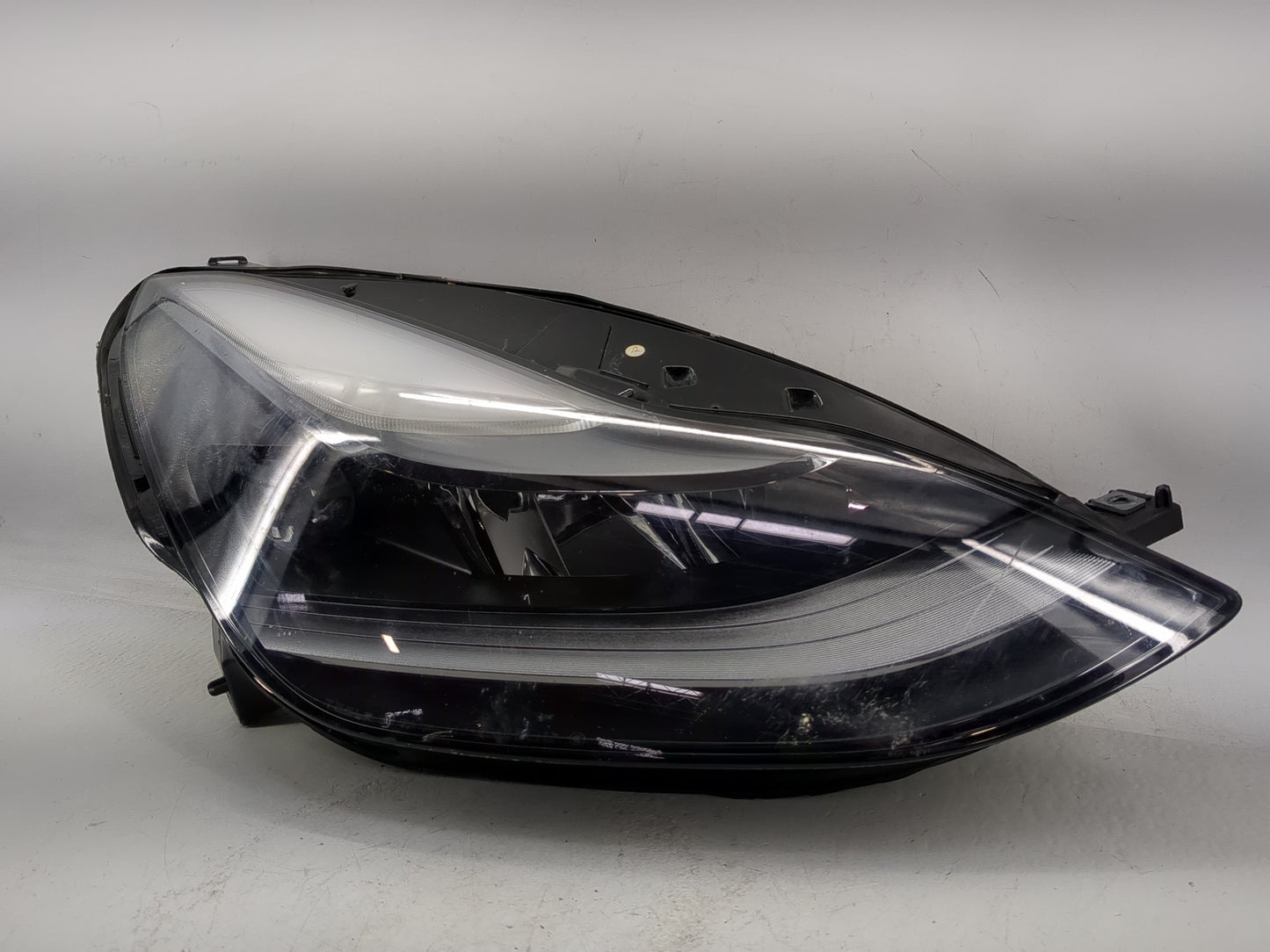 2023 Tesla Model 3 Passenger Right Oem Head Light Headlight Lamp - Oemusedautoparts1.com