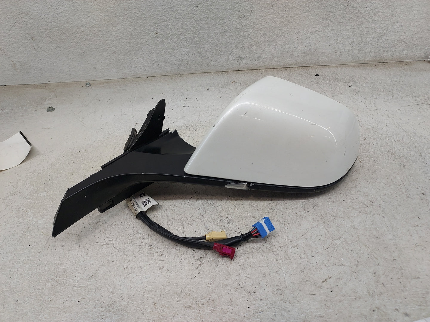 2023 Tesla Model 3 Driver Side View Mirror - Left Door Mirror OEM Used - Oemusedautoparts1.com