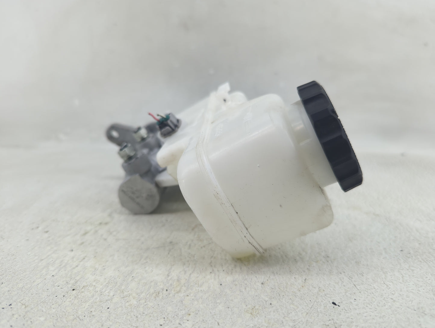 2019-2022 Toyota Corolla Brake Master Cylinder - Oemusedautoparts1.com
