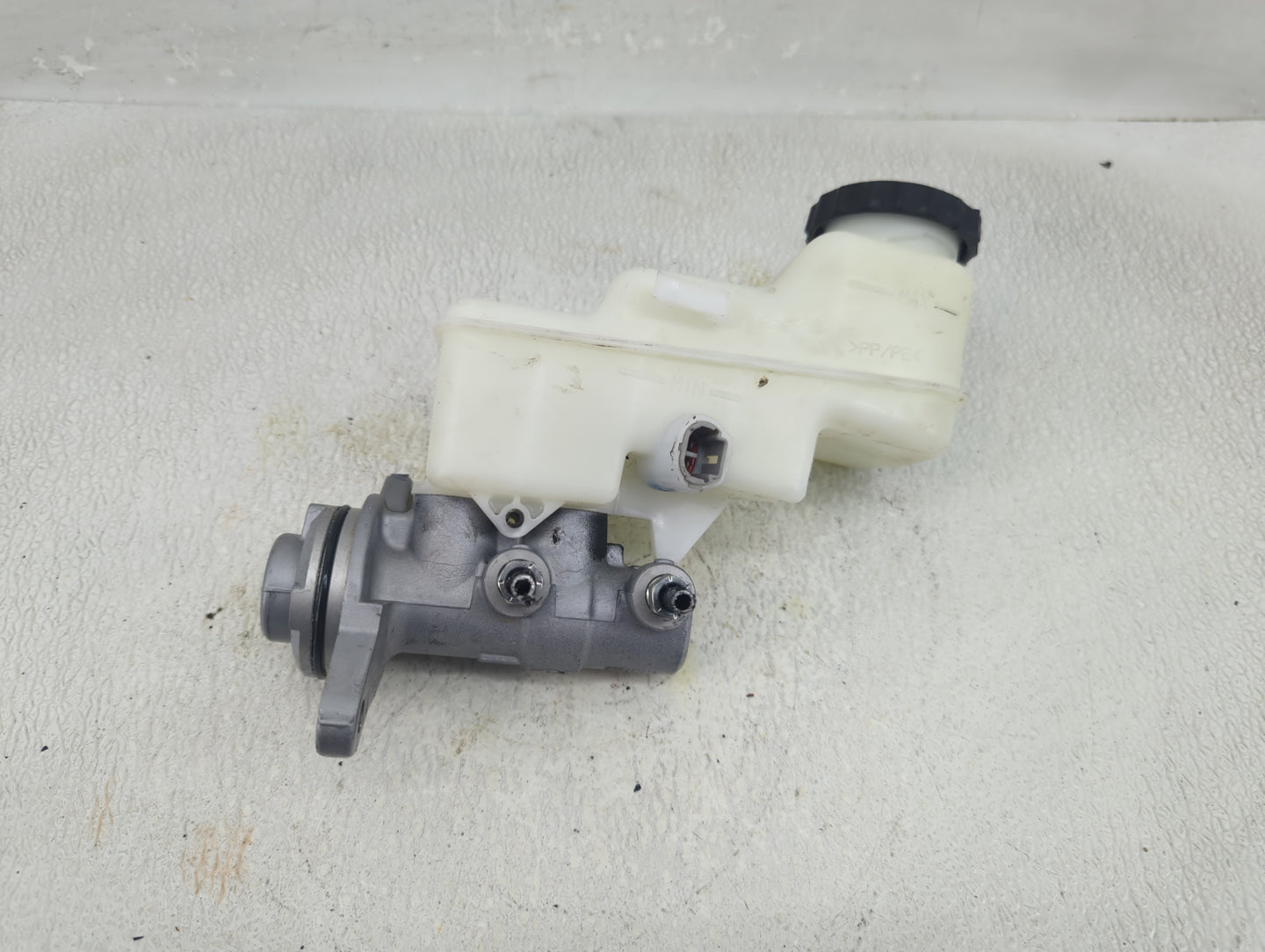 2019-2022 Toyota Corolla Brake Master Cylinder 1290520 - Oemusedautoparts1.com