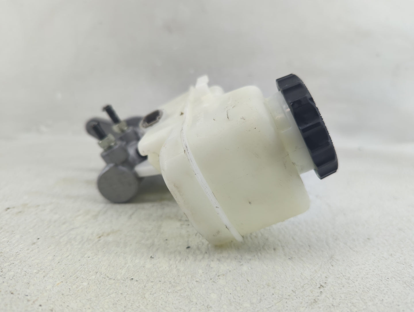 2019-2022 Toyota Corolla Brake Master Cylinder 1290520 - Oemusedautoparts1.com
