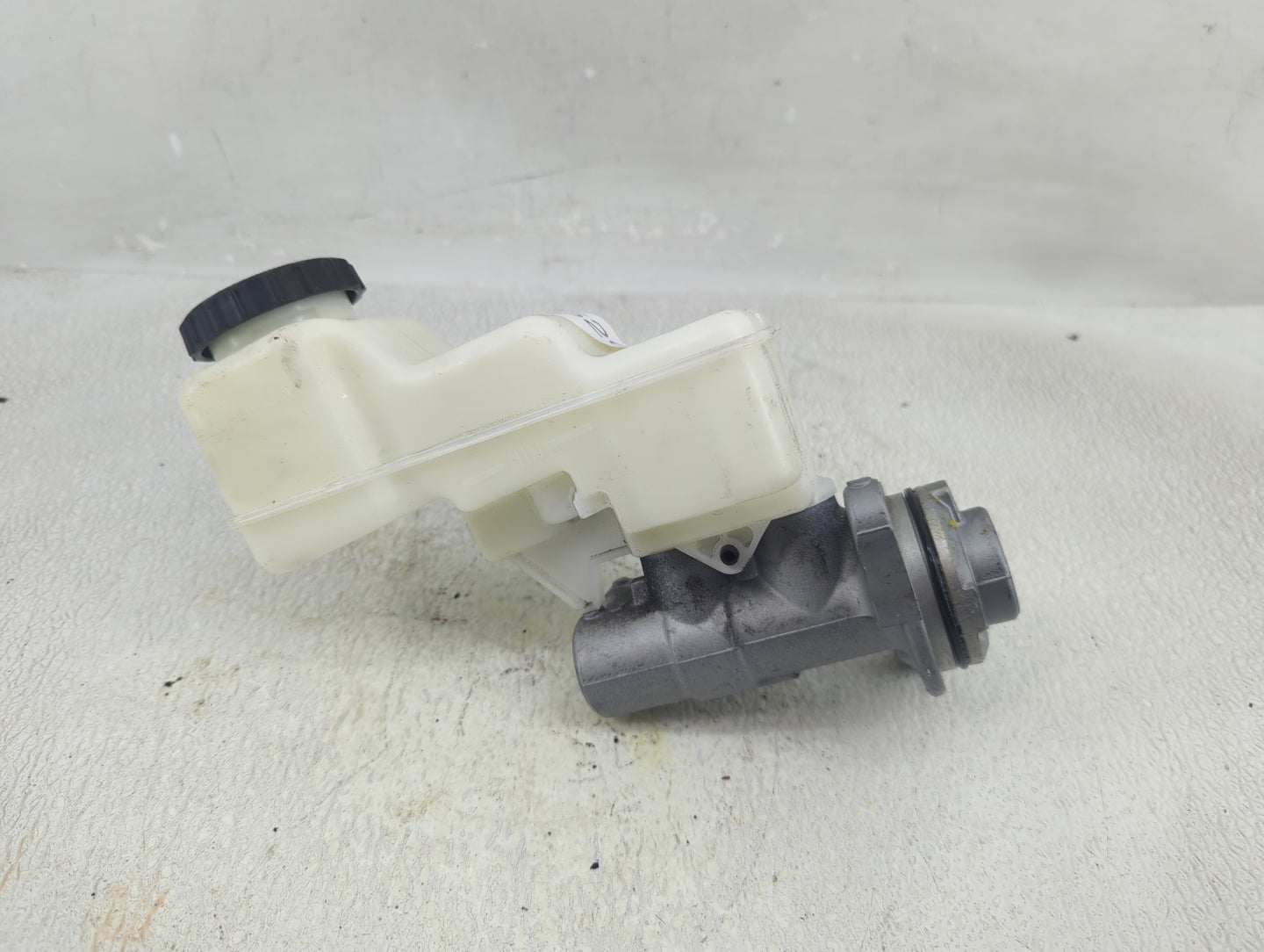 2019-2022 Toyota Corolla Brake Master Cylinder 1290520 - Oemusedautoparts1.com