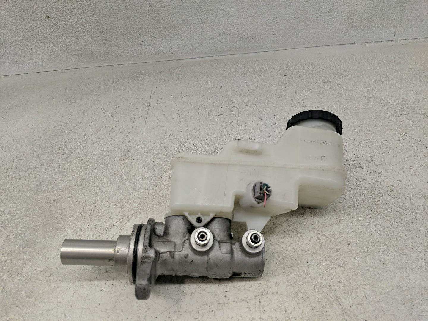 2019-2022 Toyota Corolla Brake Master Cylinder 1302367 - Oemusedautoparts1.com