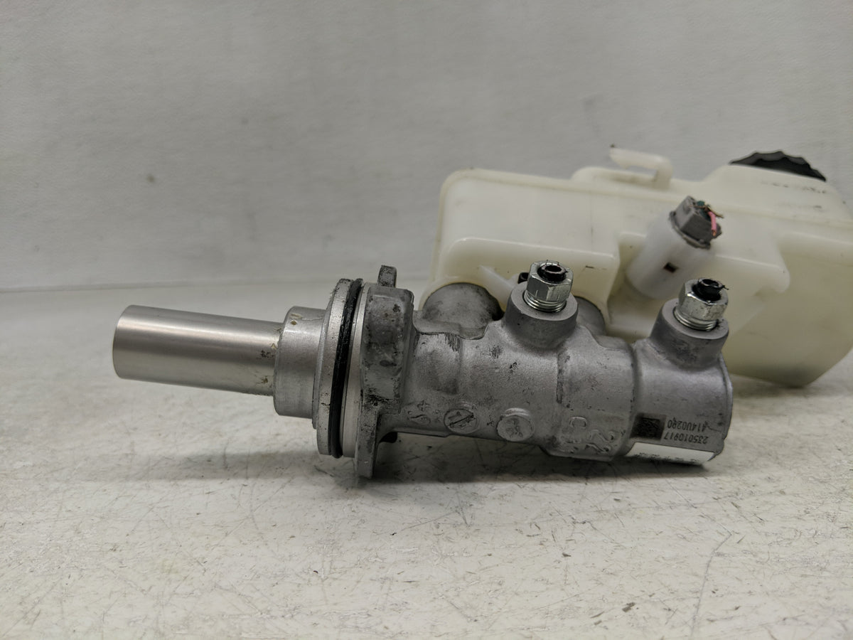 2019-2022 Toyota Corolla Brake Master Cylinder 1302367 - Oemusedautoparts1.com