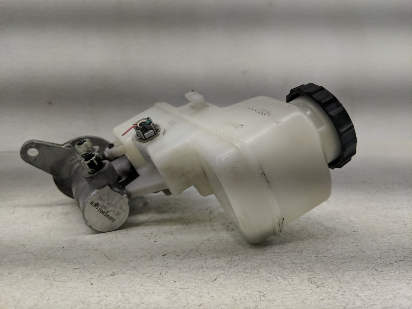 2019-2022 Toyota Corolla Brake Master Cylinder - Oemusedautoparts1.com