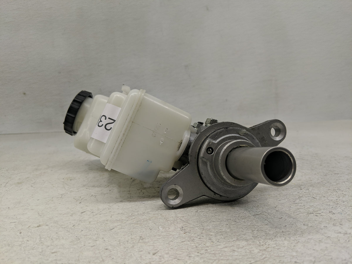 2019-2022 Toyota Corolla Brake Master Cylinder 1302367 - Oemusedautoparts1.com