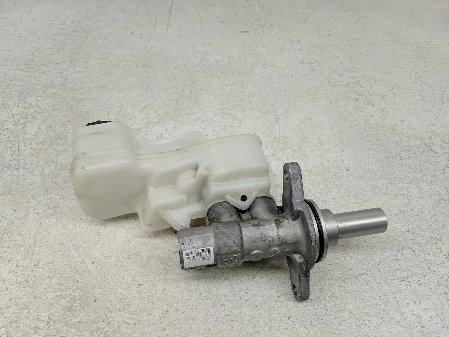 2019-2022 Toyota Corolla Brake Master Cylinder 1302367 - Oemusedautoparts1.com