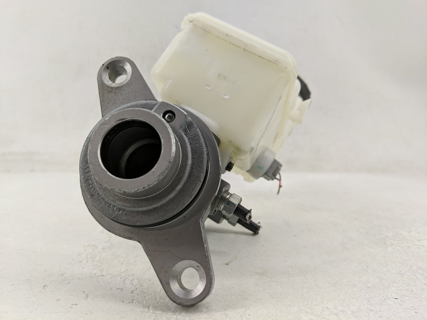 2019-2022 Toyota Corolla Brake Master Cylinder 1312508 - Oemusedautoparts1.com