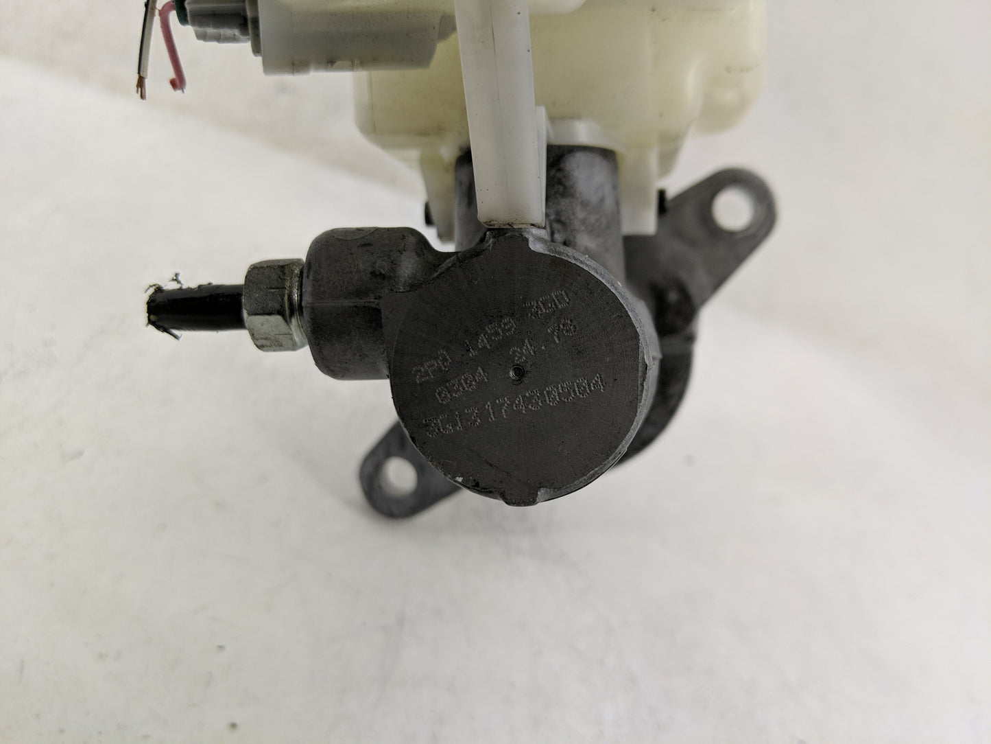 2019-2022 Toyota Corolla Brake Master Cylinder 1312508 - Oemusedautoparts1.com